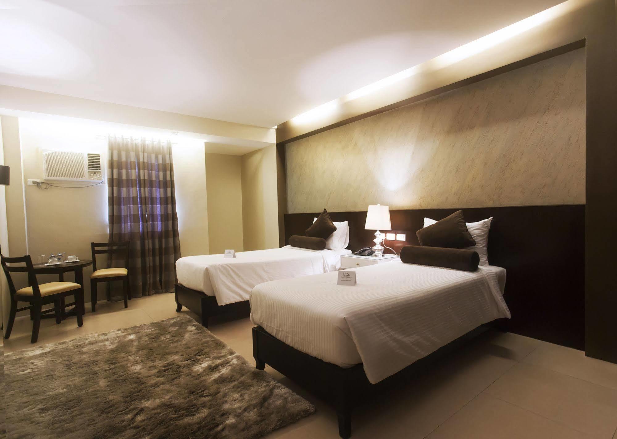 Grace Crown Hotel Ángeles Extérieur photo