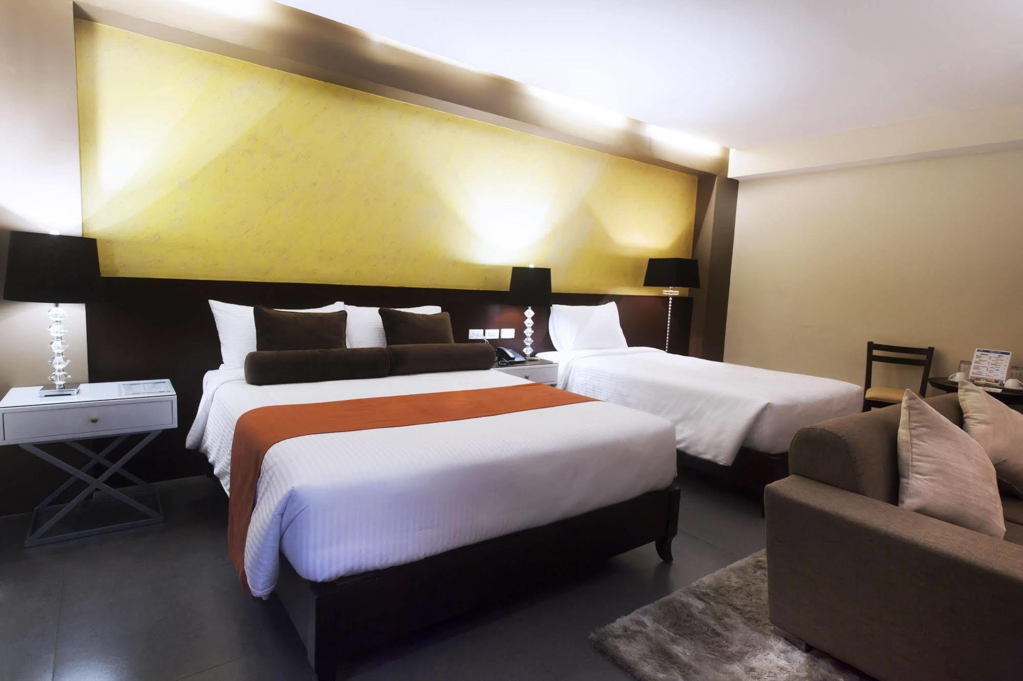 Grace Crown Hotel Ángeles Extérieur photo