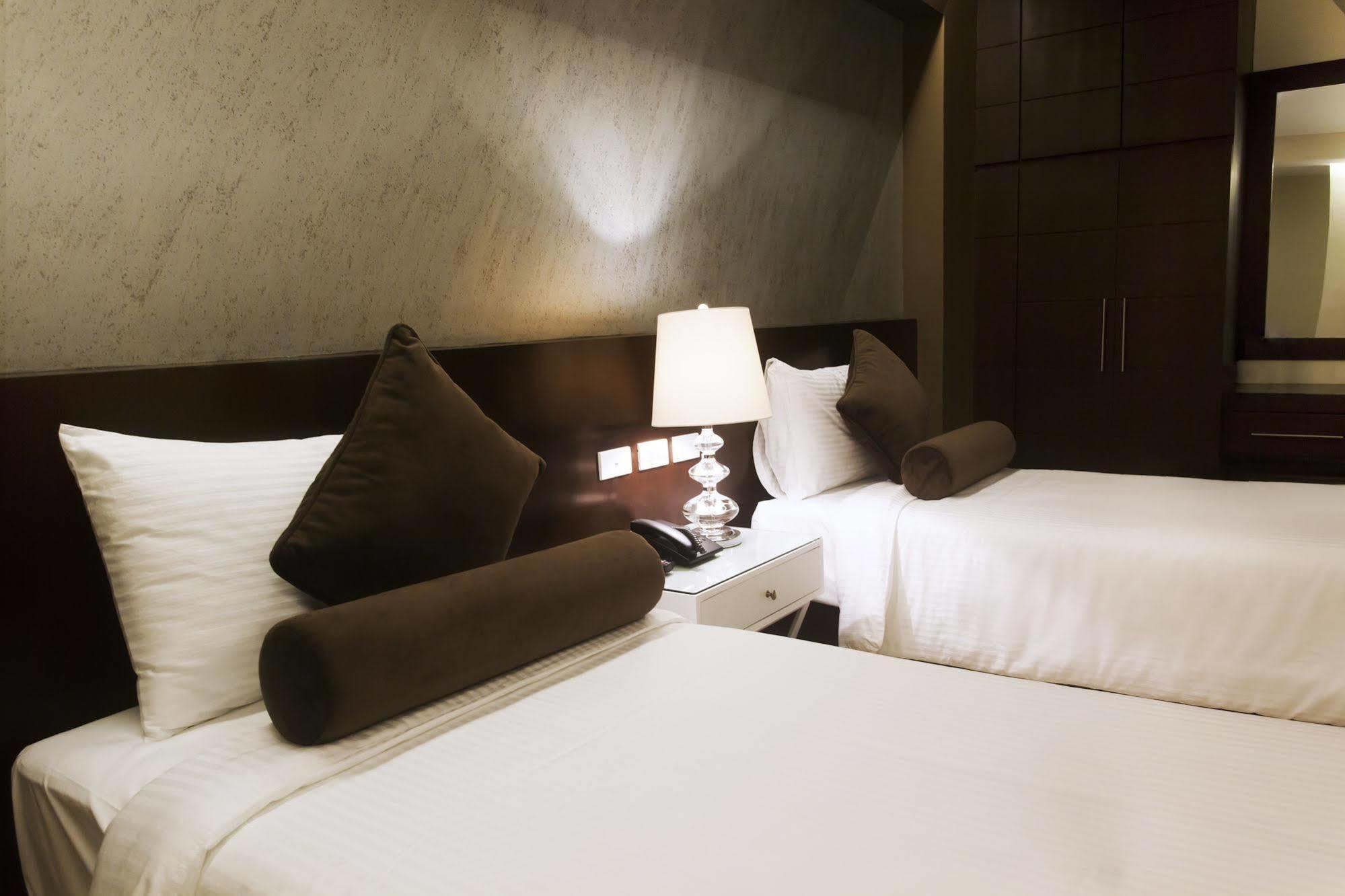 Grace Crown Hotel Ángeles Extérieur photo