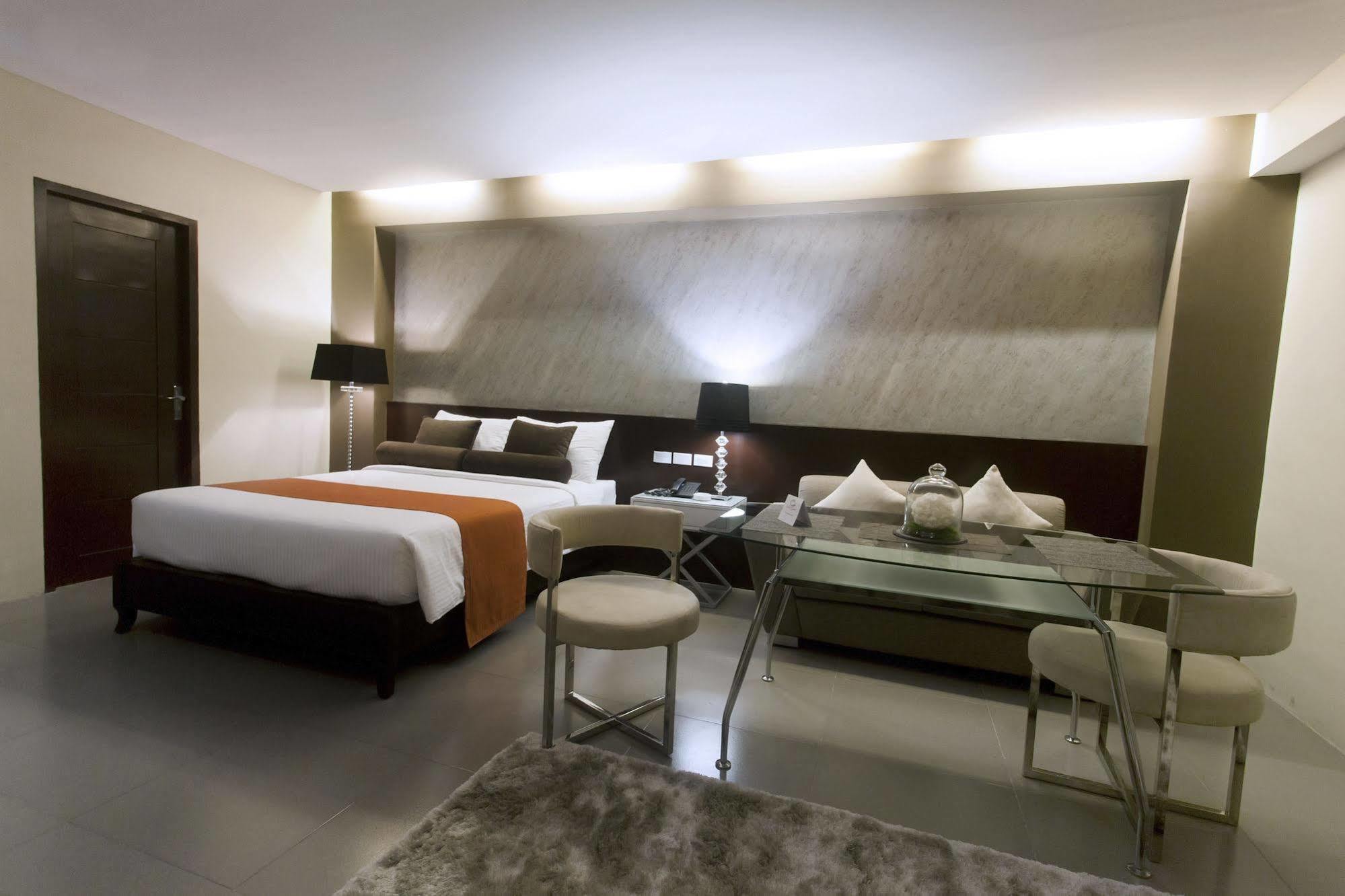 Grace Crown Hotel Ángeles Extérieur photo